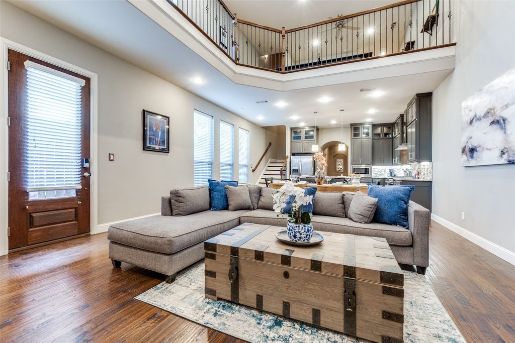 5913 Lewis Street, Dallas, TX 75206