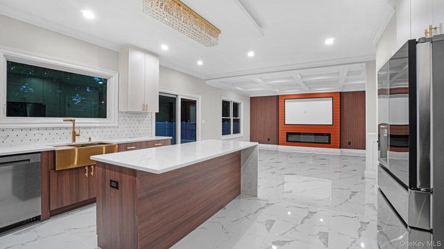 940 Southern Drive, Franklin Square, NY 11010