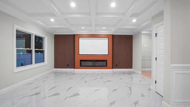 940 Southern Drive, Franklin Square, NY 11010