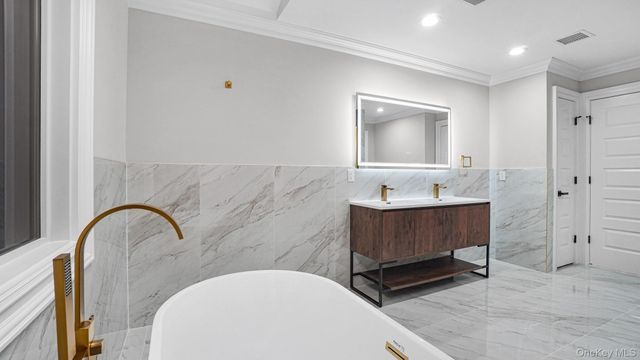 940 Southern Drive, Franklin Square, NY 11010