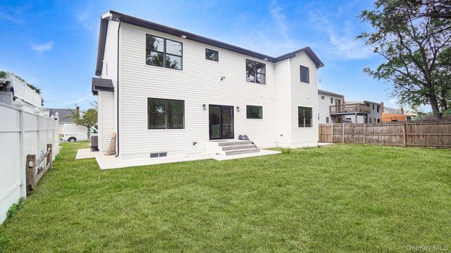 940 Southern Drive, Franklin Square, NY 11010
