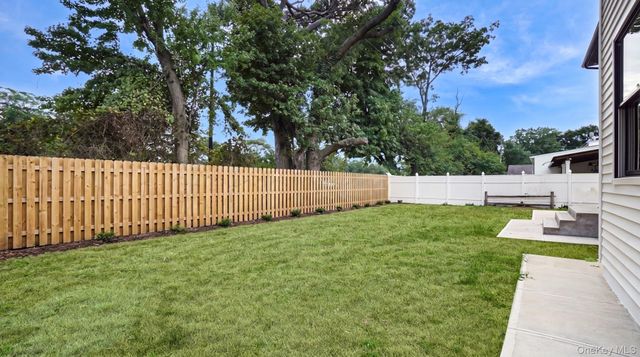 940 Southern Drive, Franklin Square, NY 11010