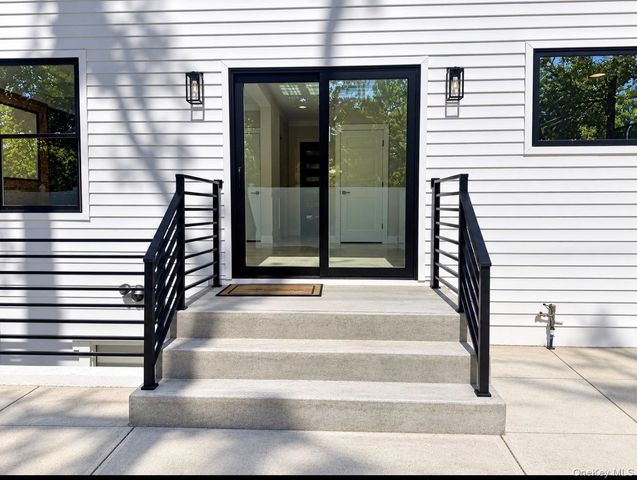 940 Southern Drive, Franklin Square, NY 11010