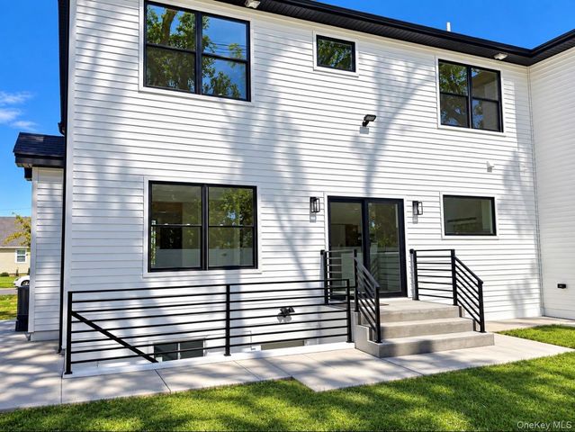 940 Southern Drive, Franklin Square, NY 11010