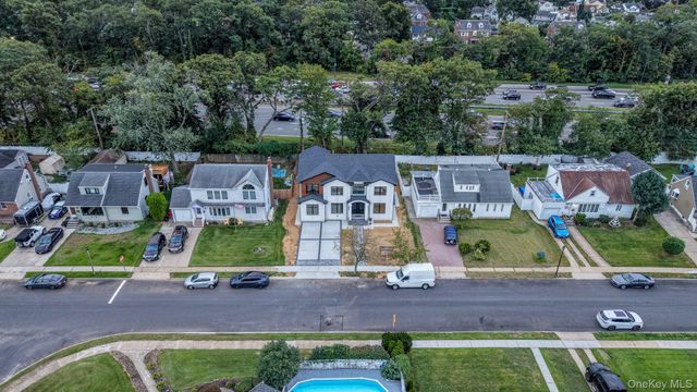 940 Southern Drive, Franklin Square, NY 11010