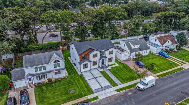 940 Southern Drive, Franklin Square, NY 11010