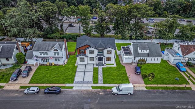 940 Southern Drive, Franklin Square, NY 11010