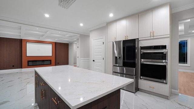 940 Southern Drive, Franklin Square, NY 11010