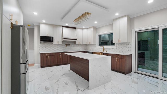 940 Southern Drive, Franklin Square, NY 11010