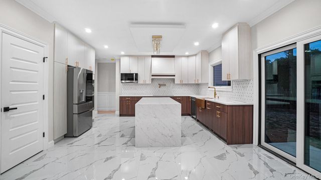 940 Southern Drive, Franklin Square, NY 11010