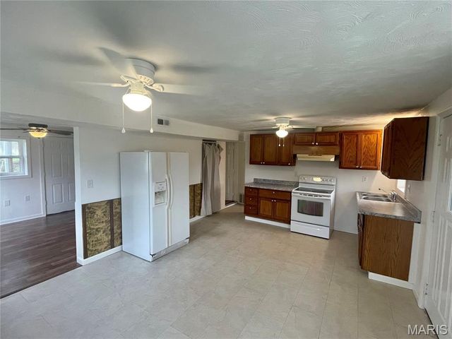 5948 Valley View Road, Bloomsdale, MO 63627