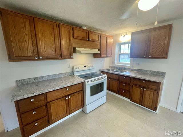 5948 Valley View Road, Bloomsdale, MO 63627