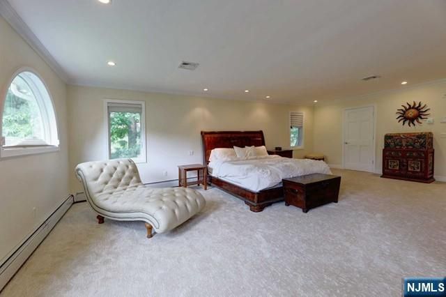 38 Roslyn Avenue, Englewood Cliffs, NJ 07632