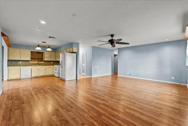 13434 24th Street, Santa Fe, TX 77510