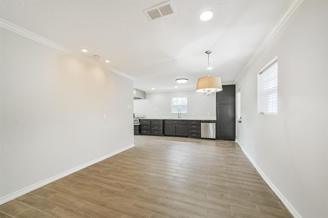 912 Brook Forest Drive, Conroe, TX 77385