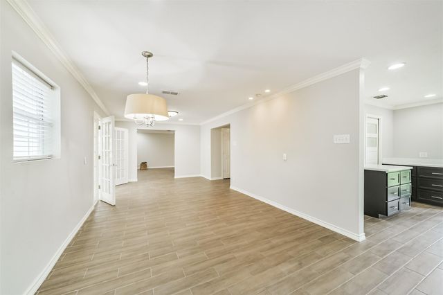 912 Brook Forest Drive, Conroe, TX 77385