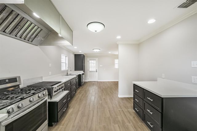 912 Brook Forest Drive, Conroe, TX 77385