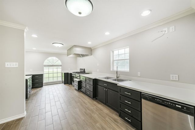 912 Brook Forest Drive, Conroe, TX 77385