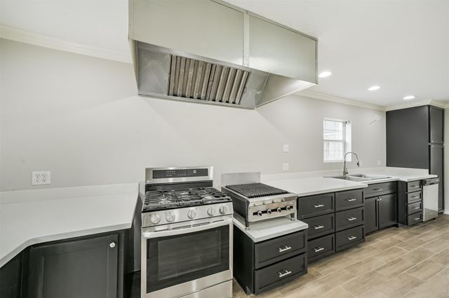 912 Brook Forest Drive, Conroe, TX 77385