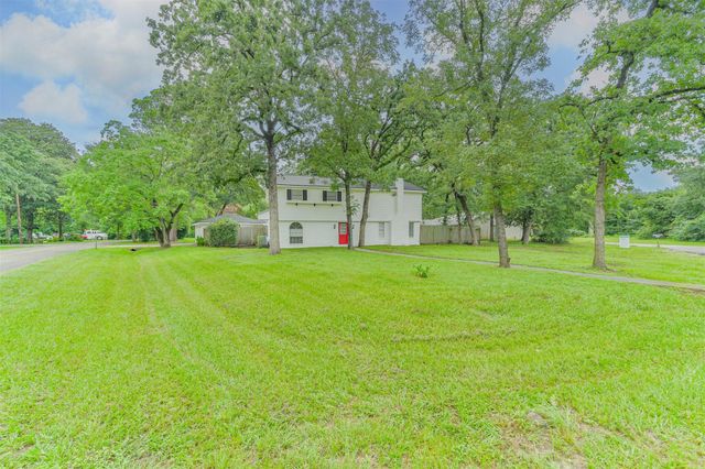 912 Brook Forest Drive, Conroe, TX 77385