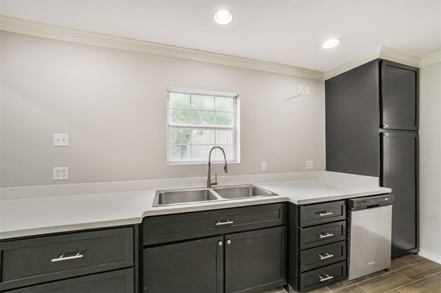 912 Brook Forest Drive, Conroe, TX 77385