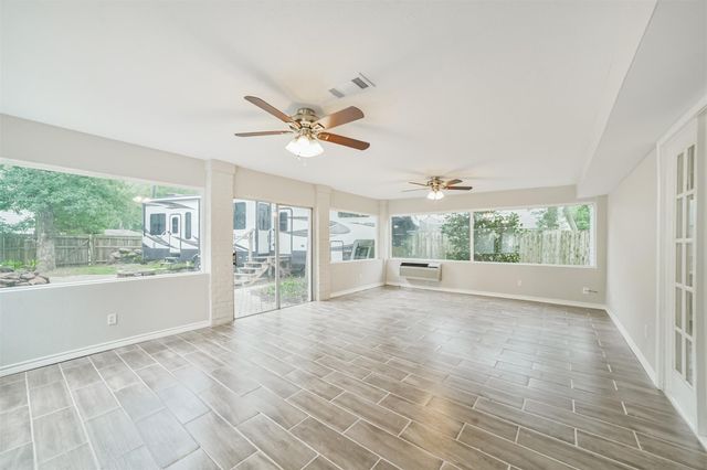 912 Brook Forest Drive, Conroe, TX 77385