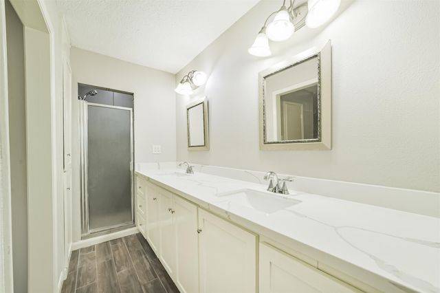 912 Brook Forest Drive, Conroe, TX 77385