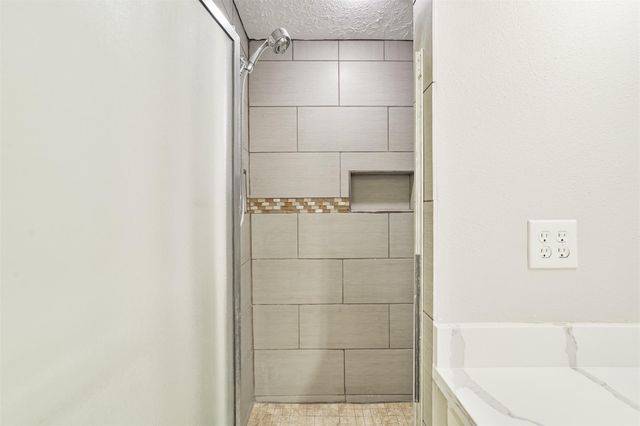 912 Brook Forest Drive, Conroe, TX 77385