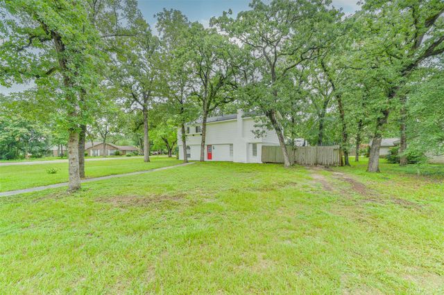 912 Brook Forest Drive, Conroe, TX 77385