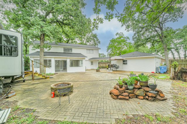 912 Brook Forest Drive, Conroe, TX 77385