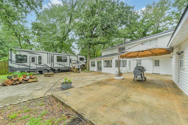 912 Brook Forest Drive, Conroe, TX 77385