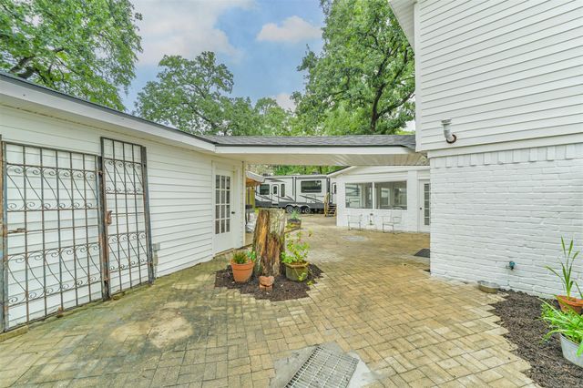 912 Brook Forest Drive, Conroe, TX 77385