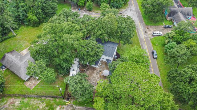 912 Brook Forest Drive, Conroe, TX 77385