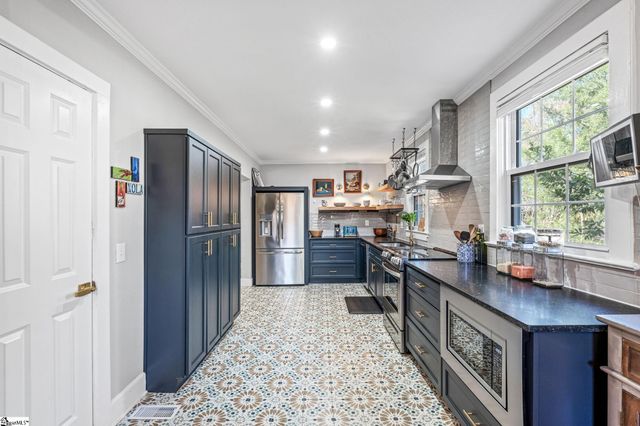 513 Summit Drive, Greenville, SC 29609