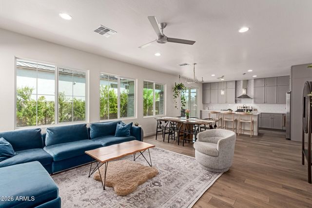 3746 E EARLL Drive, Phoenix, AZ 85018