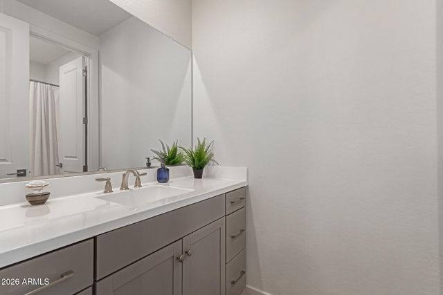 3746 E EARLL Drive, Phoenix, AZ 85018