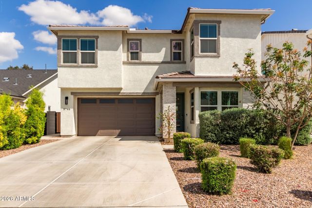 3746 E EARLL Drive, Phoenix, AZ 85018