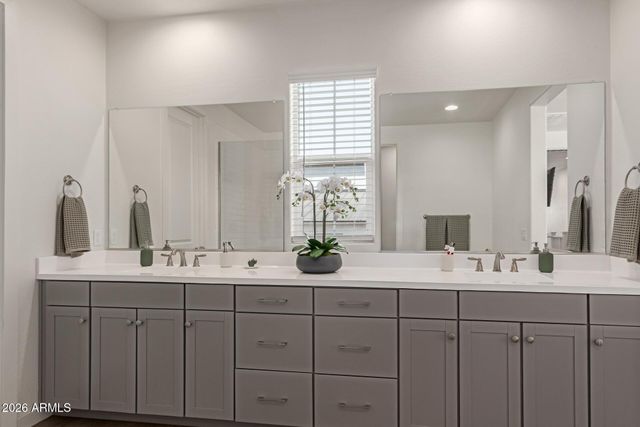 3746 E EARLL Drive, Phoenix, AZ 85018