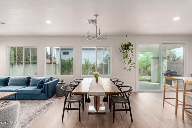 3746 E EARLL Drive, Phoenix, AZ 85018