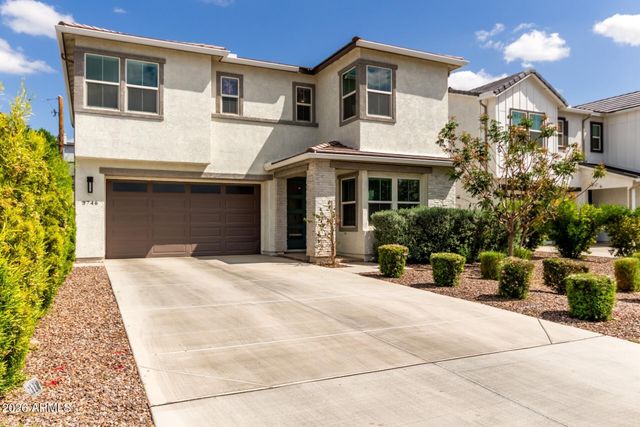 3746 E EARLL Drive, Phoenix, AZ 85018