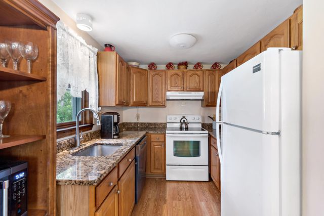 28 Cranberry Avenue, Mashpee, MA 02649