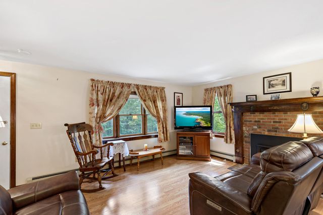 28 Cranberry Avenue, Mashpee, MA 02649