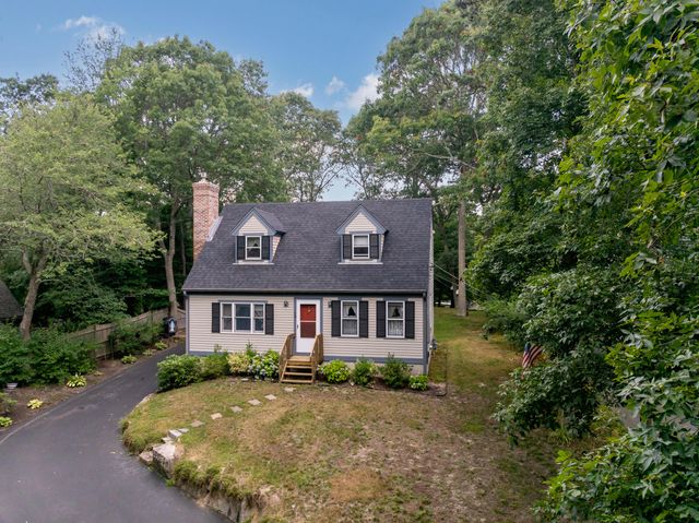 28 Cranberry Avenue, Mashpee, MA 02649