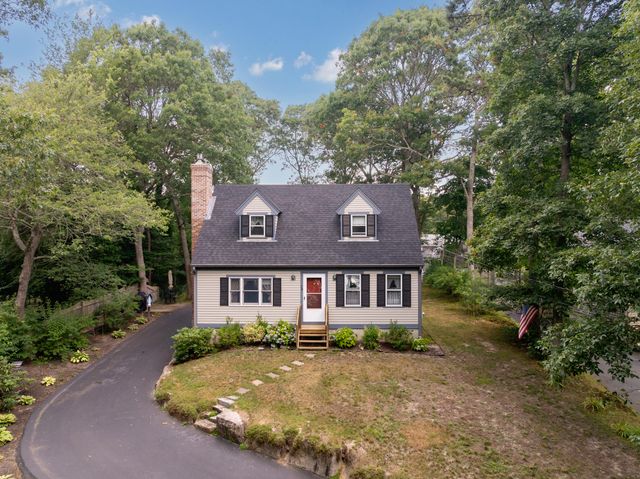 28 Cranberry Avenue, Mashpee, MA 02649