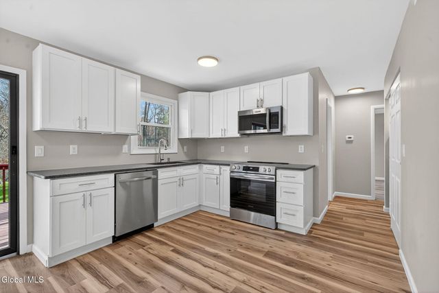 203 Woodscape Drive, Guilderland, NY 12203