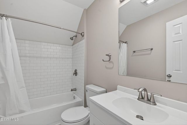 203 Woodscape Drive, Guilderland, NY 12203