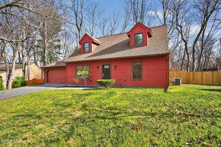 203 Woodscape Drive, Guilderland, NY 12203