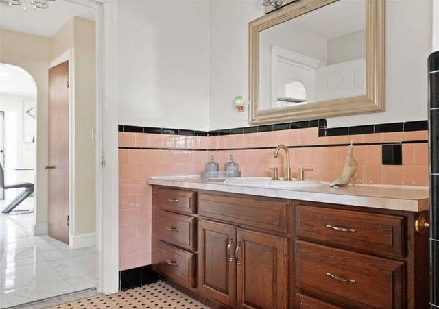 400 Newport Ave Street, Pawtucket, RI 02861