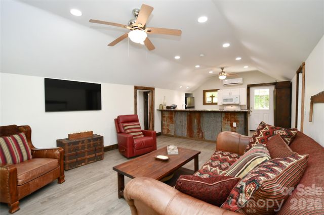 2180 Pigeon Roost Road, Green Mountain, NC 28740