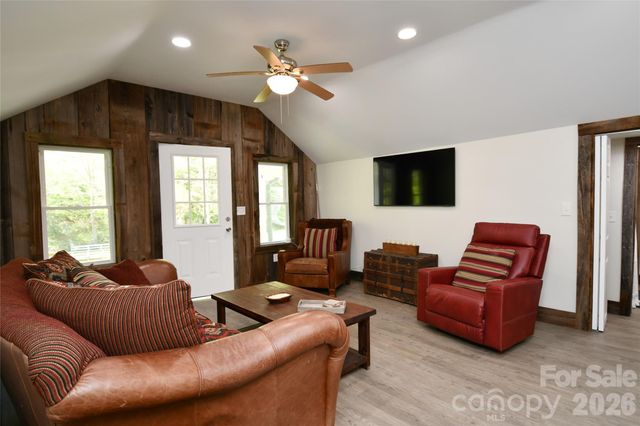 2180 Pigeon Roost Road, Green Mountain, NC 28740